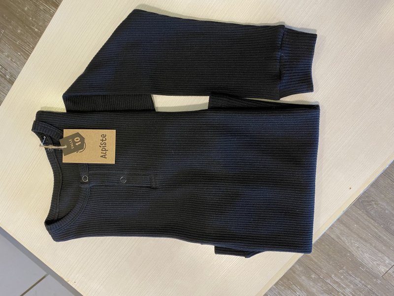 remera Alpiste M/L color negra lisa, ropa infantil en Ardillas Córdoba